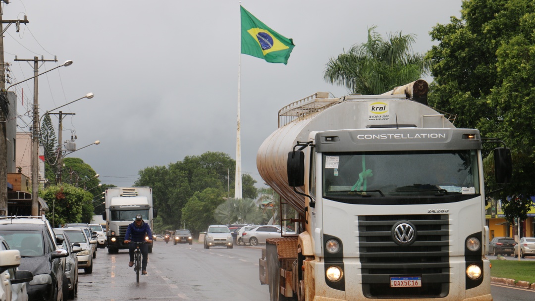 Quarta começa com fortes chuvas e ventania atingem diversas regiões