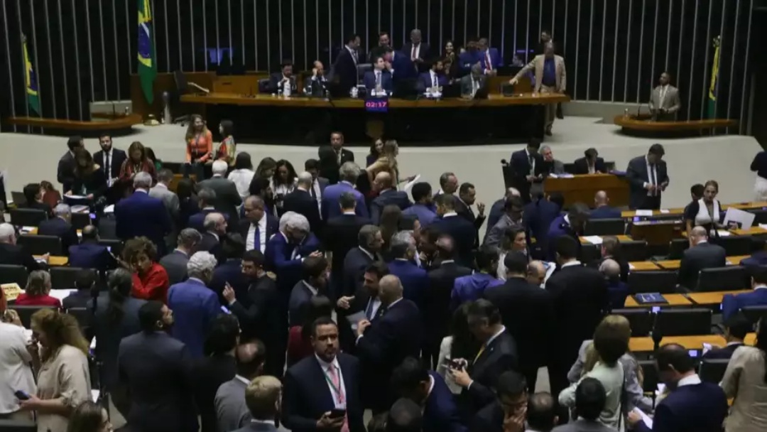 Isen&ccedil;&atilde;o do Imposto de Renda sobe para R$ 5 mil e governo anuncia taxa&ccedil;&atilde;o dos mais ricos