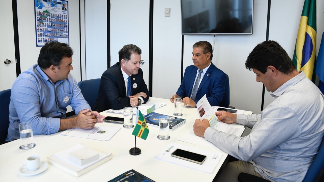 Prefeito viabiliza emenda de R$ 990 mil para drenagem e asfalto da Rua Alagoas