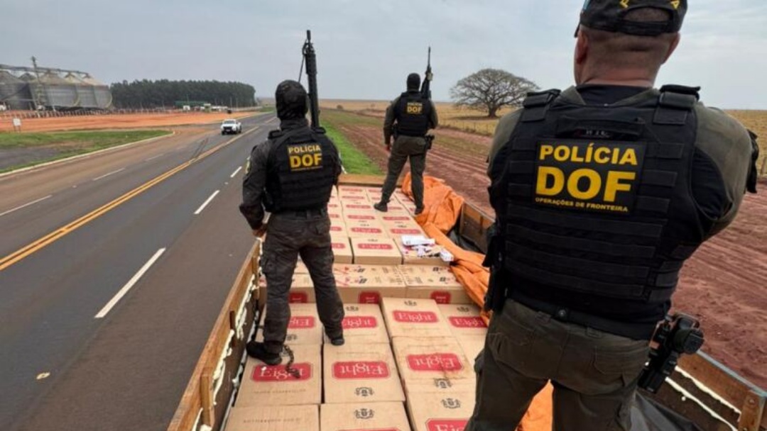 Carga milion&aacute;ria de cigarros do Paraguai &eacute; apreendida na BR-487