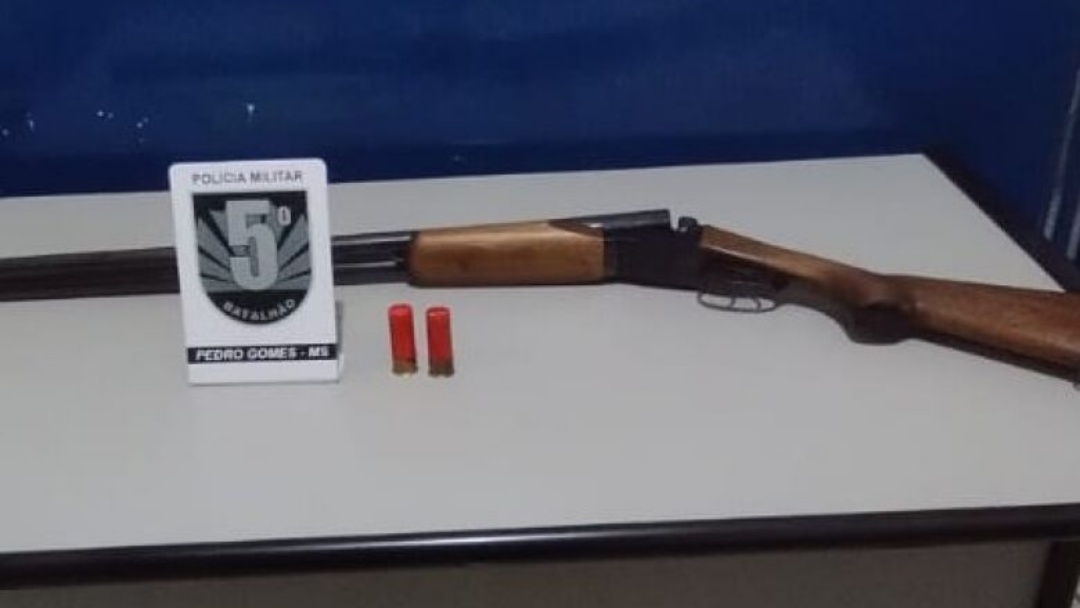 Homem &eacute; detido com espingarda calibre 12 ap&oacute;s den&uacute;ncia an&ocirc;nima