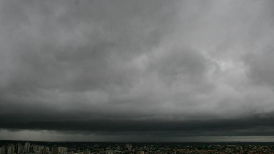 Frente fria derruba temperaturas, favorece chuvas em Mato Grosso do Sul e região