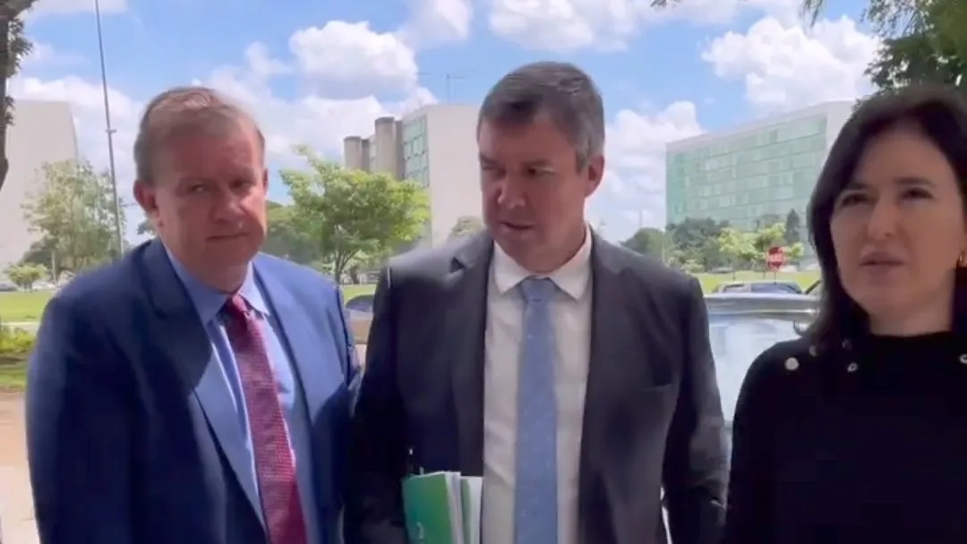 Riedel avisou que Simone n&atilde;o subir&aacute; em seu palanque