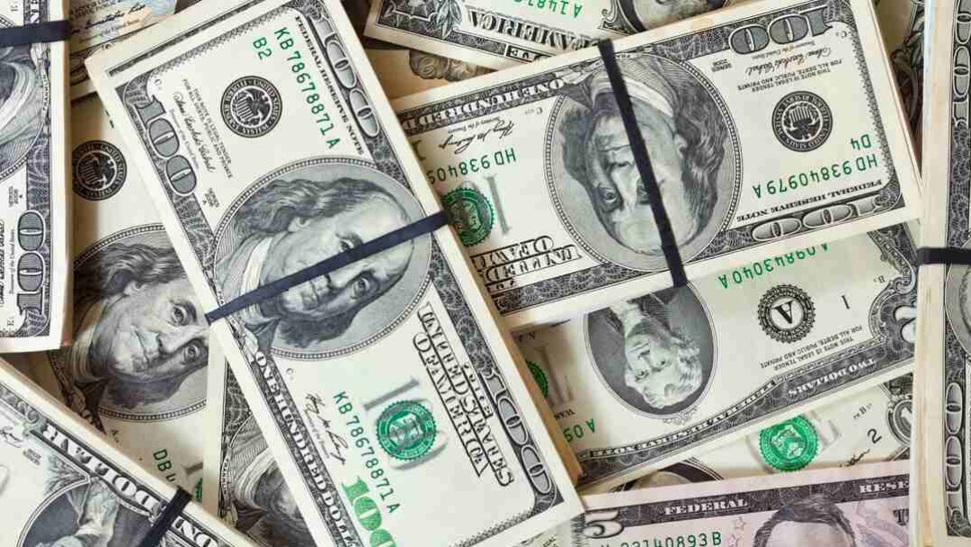 D&oacute;lar cai para R$ 5,31 ap&oacute;s conversa entre Lula e Trump