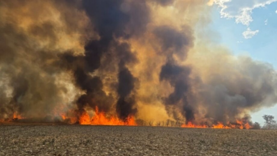 Chuva ajuda a conter inc&ecirc;ndio e libera in&iacute;cio do plantio da soja 