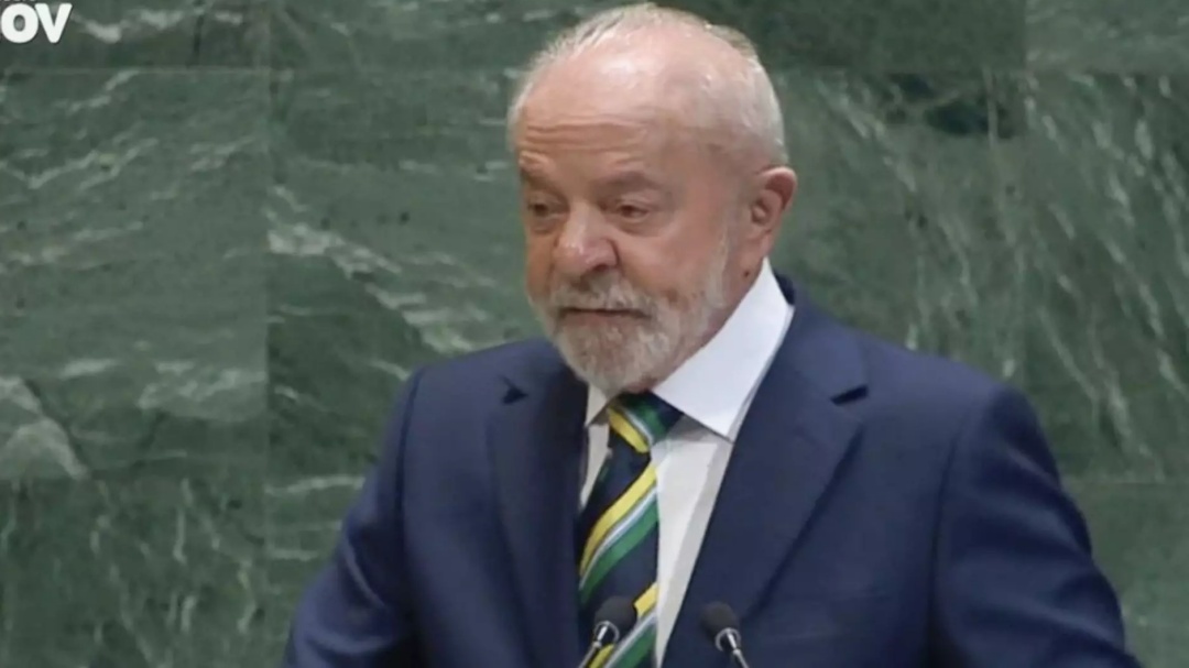 Lula sanciona lei que aumenta pena para quem d&aacute; ou vende bebida alco&oacute;lica a menores de idade