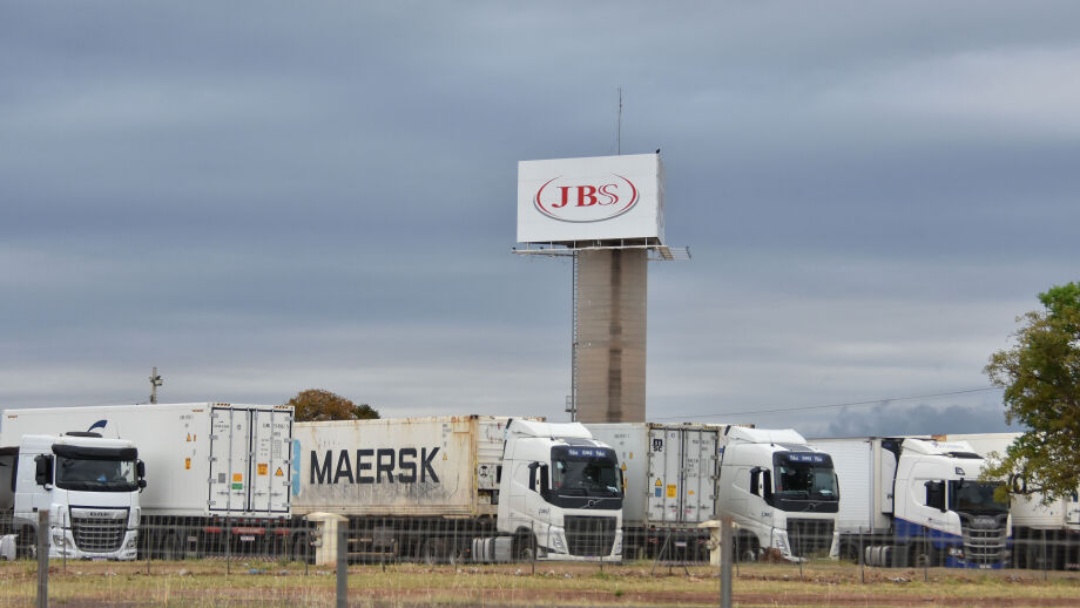 Mesmo sob tarifaço, exportação de carne dispara e se iguala à celulose