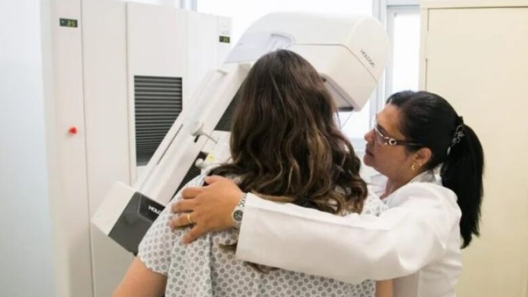 Sa&uacute;de refor&ccedil;a Outubro Rosa com entrega de mam&oacute;grafos 