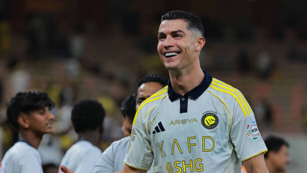 Cristiano Ronaldo se torna o 1º jogador bilionário da história do futebol