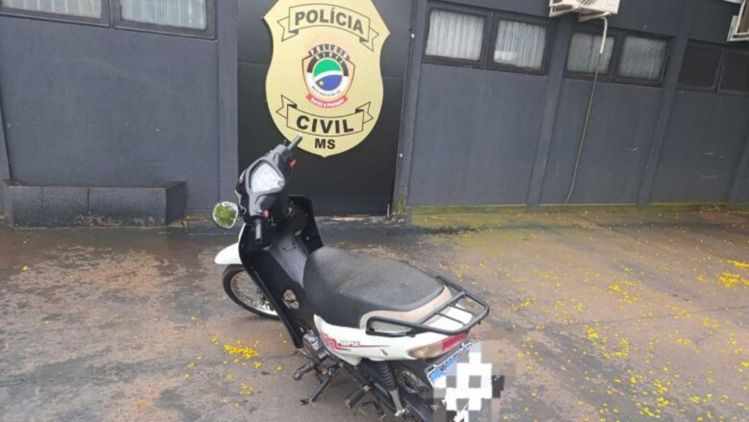 Menor &eacute; apreendido ap&oacute;s fazer manobras perigosas com moto