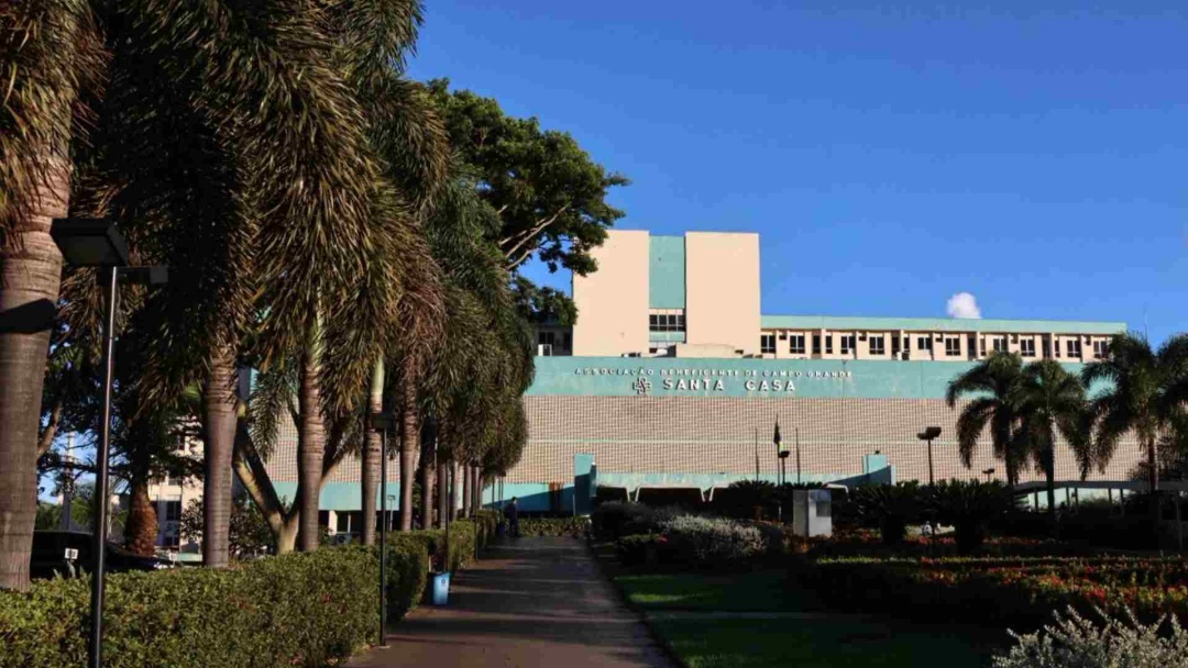 Jovem é esfaqueado no abdômen por ciclista no Leblon