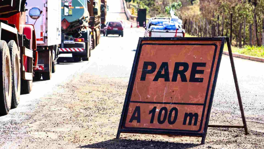 Obras na BR-262 deixam tr&acirc;nsito lento ao longo de 5 km na entrada de Terenos