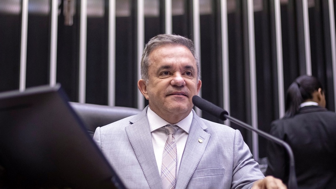 Vander Loubet &eacute; diagnosticado com c&acirc;ncer de pr&oacute;stata em fase inicial e comenta tratamento