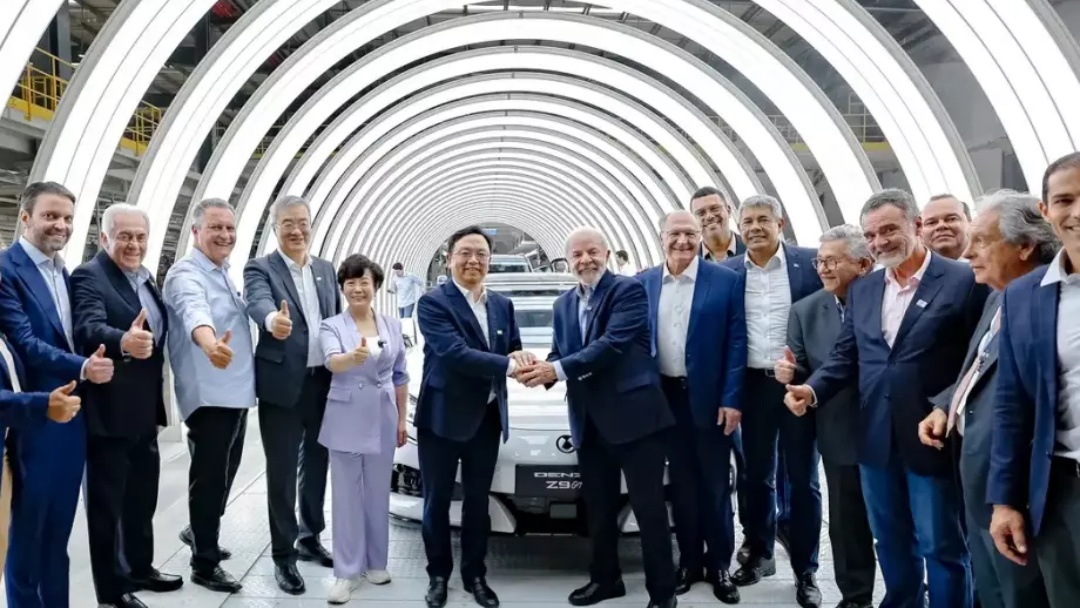 O Brasil n&atilde;o tem prefer&ecirc;ncia por pa&iacute;ses, diz Lula em inaugura&ccedil;&atilde;o de f&aacute;brica da chinesa BYD   