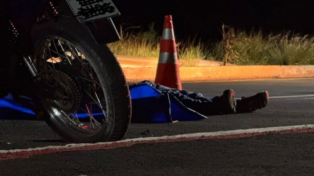 Motociclista morre ap&oacute;s queda de moto 