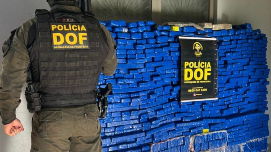 Dois s&atilde;o flagrados transportando maconha avaliada em R$ 2 milh&otilde;es