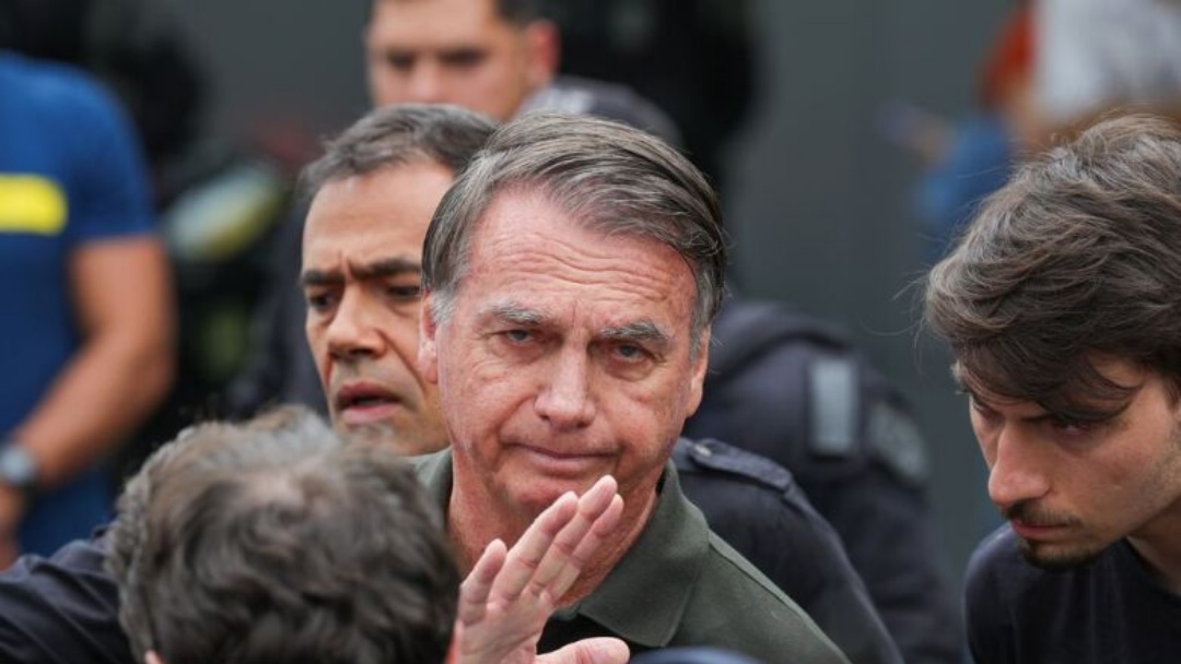 Moraes nega pedido e mant&eacute;m pris&atilde;o domiciliar de Jair