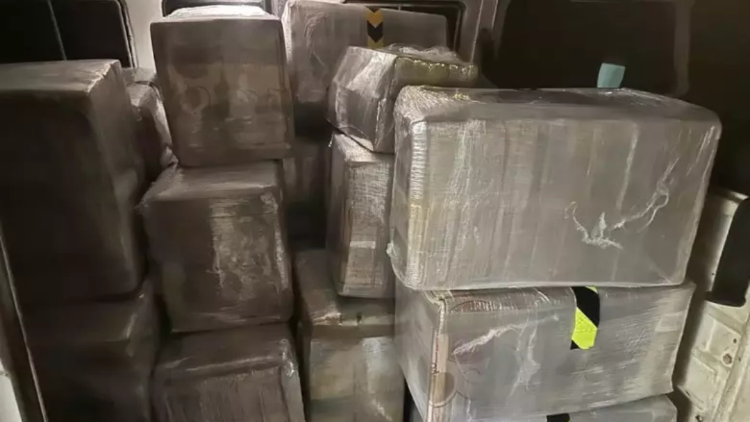 Barbeiro e empres&aacute;rio s&atilde;o presos com R$ 2,86 milh&otilde;es em maconha