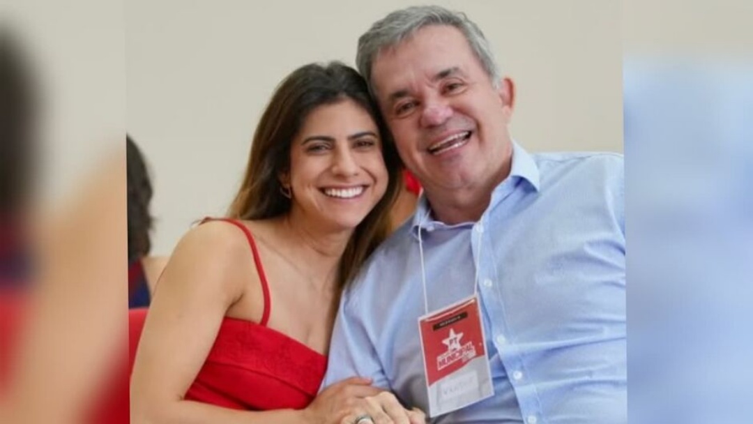 Tamb&eacute;m com c&acirc;ncer, Camila afaga e ora por Vander Loubet: &#039;voc&ecirc; vai vencer&#039;  