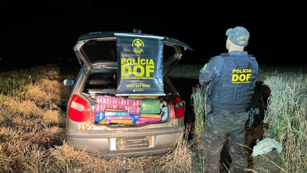 Persegui&ccedil;&atilde;o na fronteira termina com apreens&atilde;o de carro furtado recheado de drogas