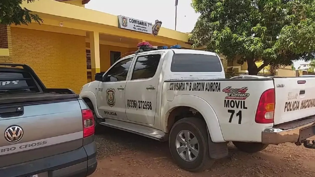 Adolescente &eacute; esfaqueado na fronteira com MS e tem moto roubada por dupla