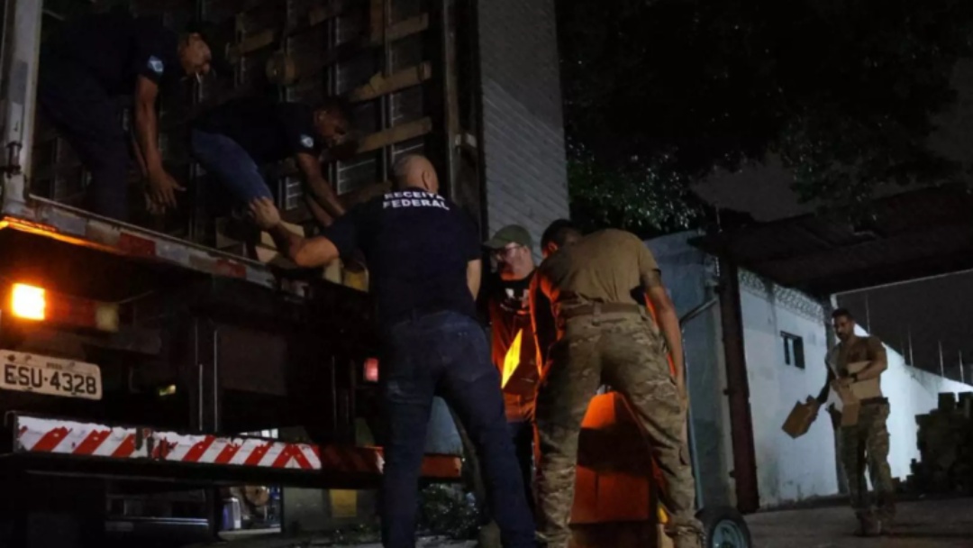 Polícia apreende perfumes contrabandos avaliados em R$ 10 milhões