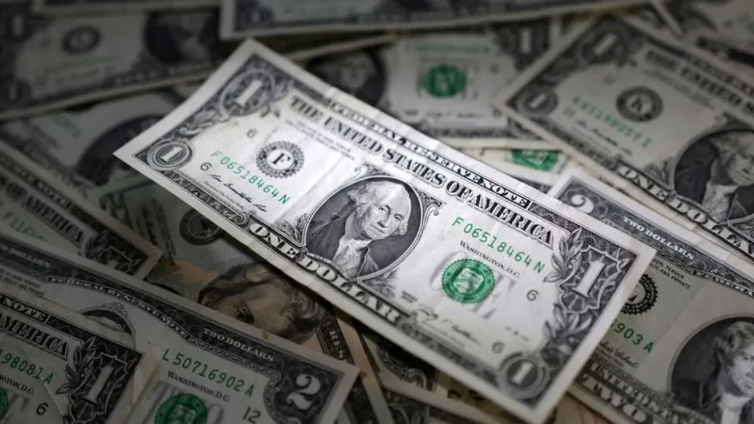 D&oacute;lar abre em queda ap&oacute;s falas de Powell e com tens&atilde;o comercial em foco