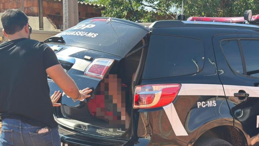 Homem &eacute; preso por agredir e amea&ccedil;ar ex-mulher na frente dos filhos