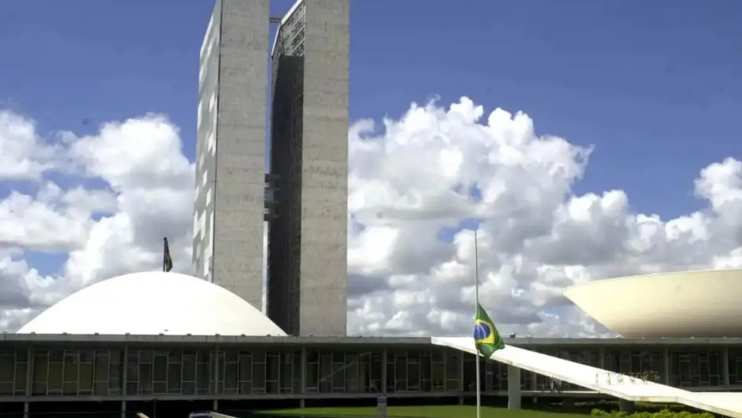 Senado d&aacute; 1&ordm; aval a projeto que limita aborto no Brasil