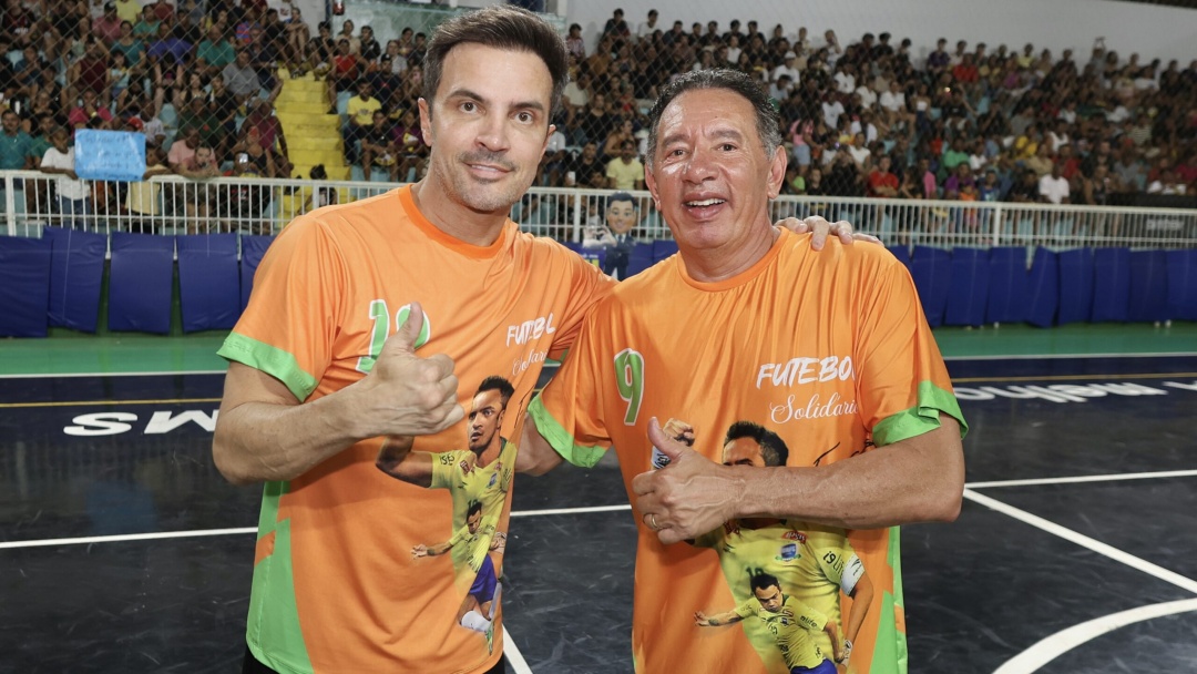 Gerson Claro participa do Futebol Solid&aacute;rio em Miranda ao lado do craque Falc&atilde;o