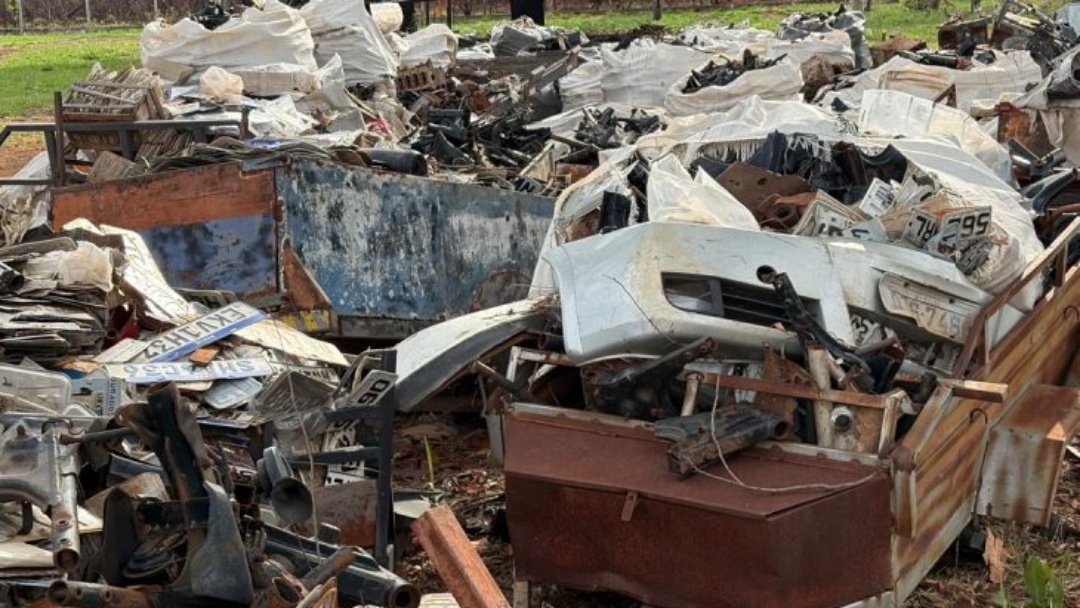 Detran oferece lote &uacute;nico de 60 toneladas de restos de ve&iacute;culos