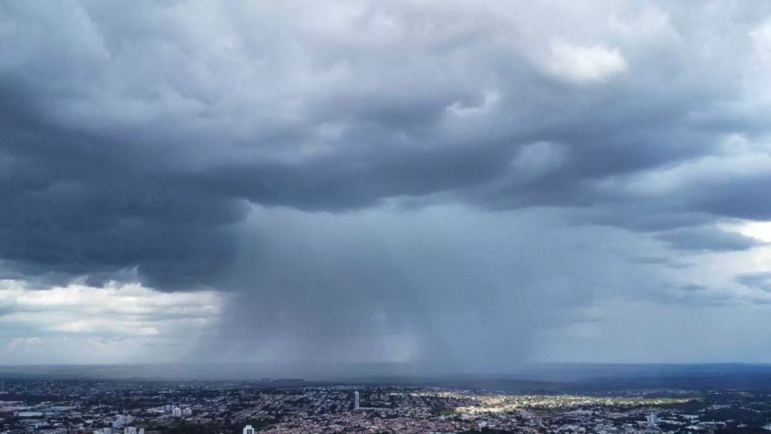 S&aacute;bado come&ccedil;a com temperaturas amenas e 55 cidades sob alerta de chuvas intensas 