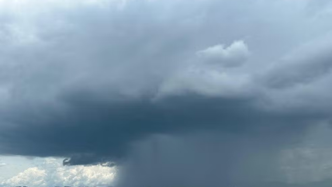 Semana come&ccedil;a com temperaturas amenas e alerta de chuva intensa em cidades de MS