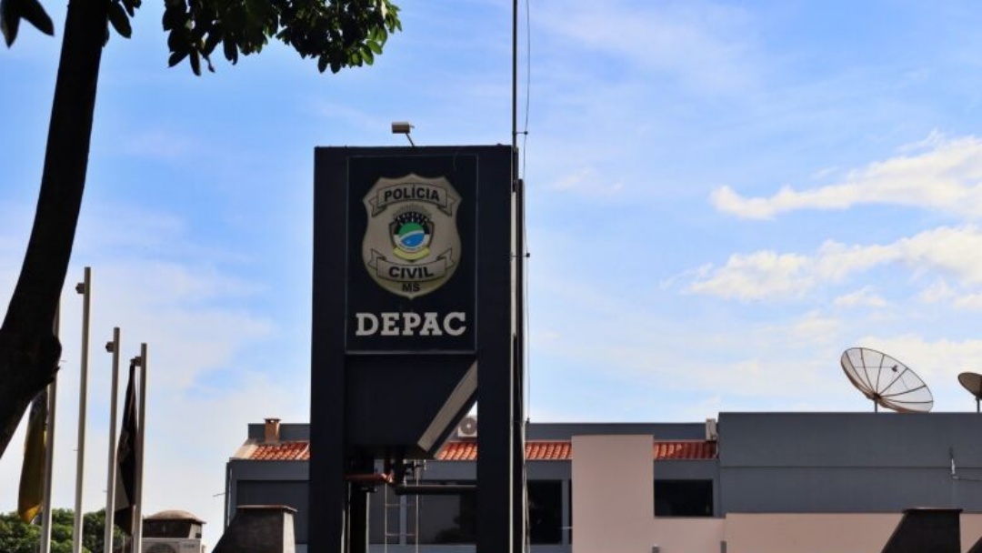 Homem &eacute; preso ap&oacute;s empurrar e derrubar pai de 85 anos durante banho