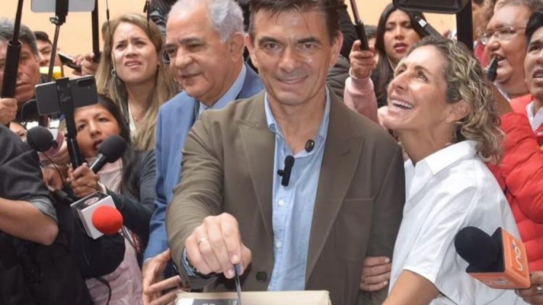 Com 54% dos votos, Rodrigo &eacute; eleito presidente da Bol&iacute;via   