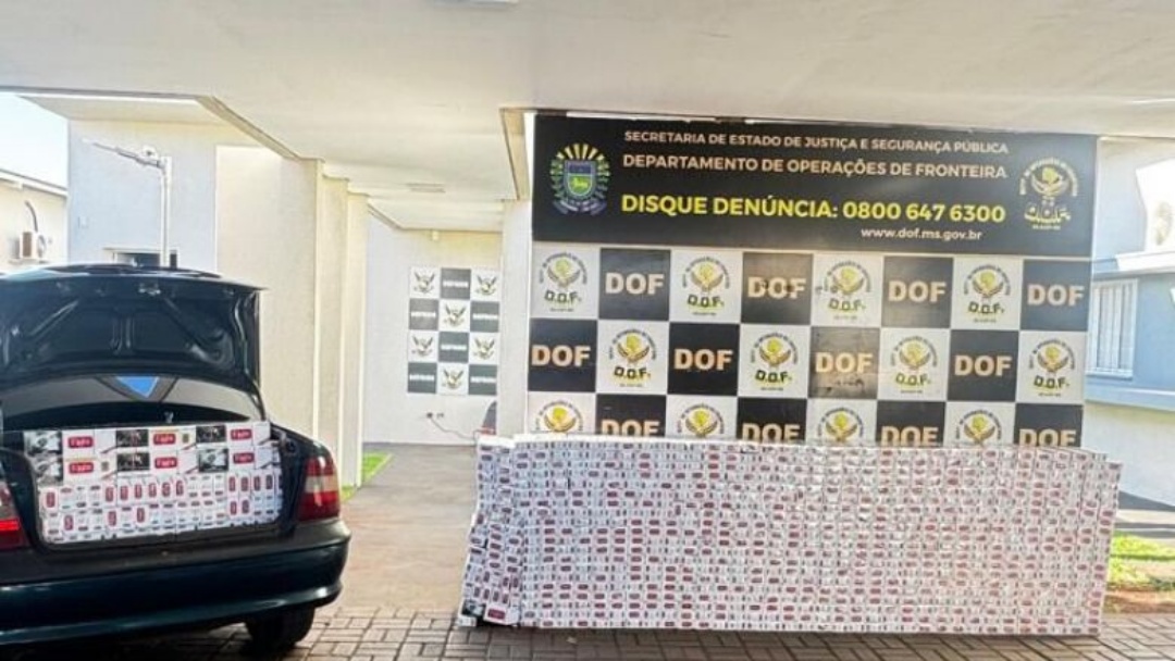 Pol&iacute;cia intercepta ve&iacute;culo com contrabando de cigarros avaliado em R$ 120 mil