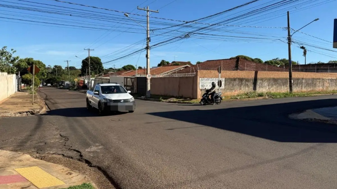 Motociclista morre ao bater em lateral de carro em Campo Grande