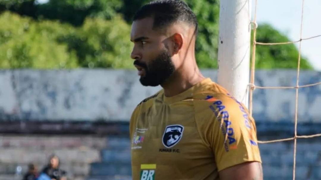 Goleiro brasileiro denuncia racismo em jogo de futebol na fronteira com MS