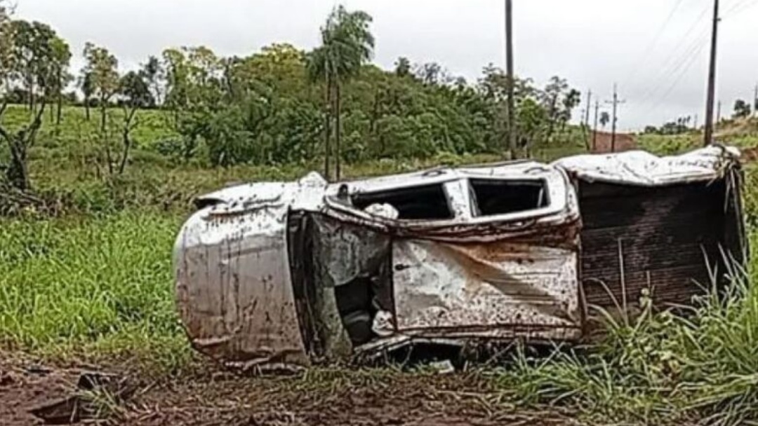 Jovem brasileiro morre em acidente com caminhonete em rodovia