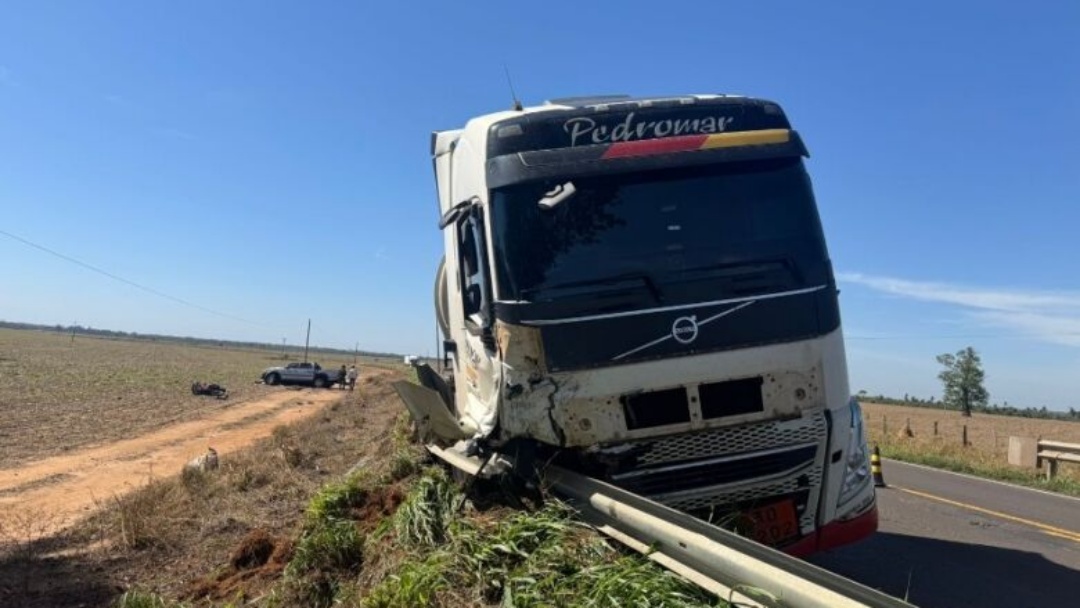 Colis&atilde;o frontal termina com homem morto e mulher ferida