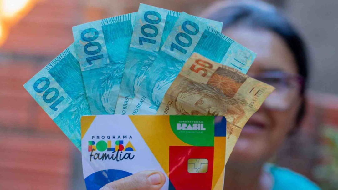 Bolsa Fam&iacute;lia: Benefici&aacute;rios com NIS final 5 recebem parcela de outubro nesta sexta-feira