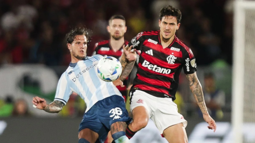 Flamengo coloca Pedro fora contra o Racing e anuncia retornos de L&eacute;o Ortiz e Alex Sandro 