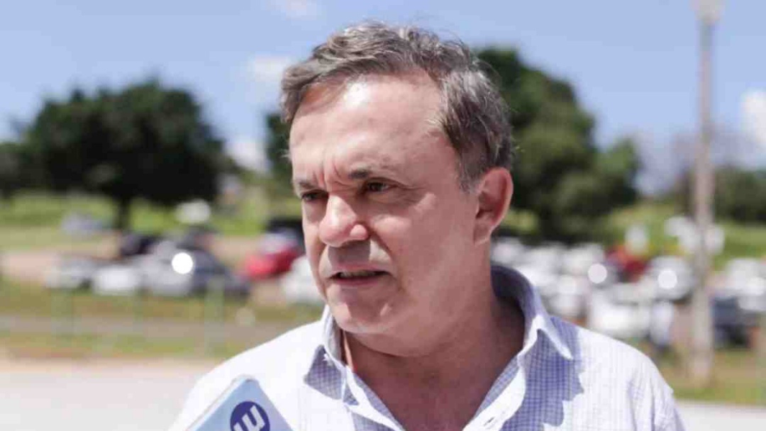 &lsquo;F&eacute; em Deus e na ci&ecirc;ncia&rsquo;, diz deputado Vander Loubet antes de passar por cirurgia