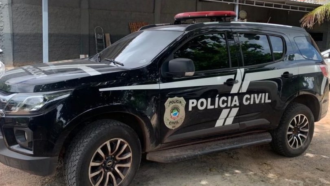 Homem agride companheira grávida com chutes e golpes de faca