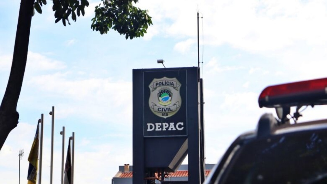 Fantasiado com m&aacute;scara do &quot;p&acirc;nico&quot; e armado com faca assalta mulher em Dourados