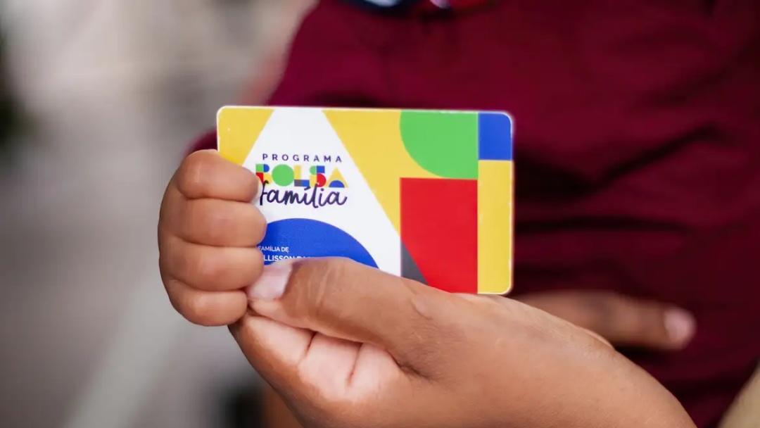 Caixa paga Bolsa Fam&iacute;lia a benefici&aacute;rios com NIS de final 8