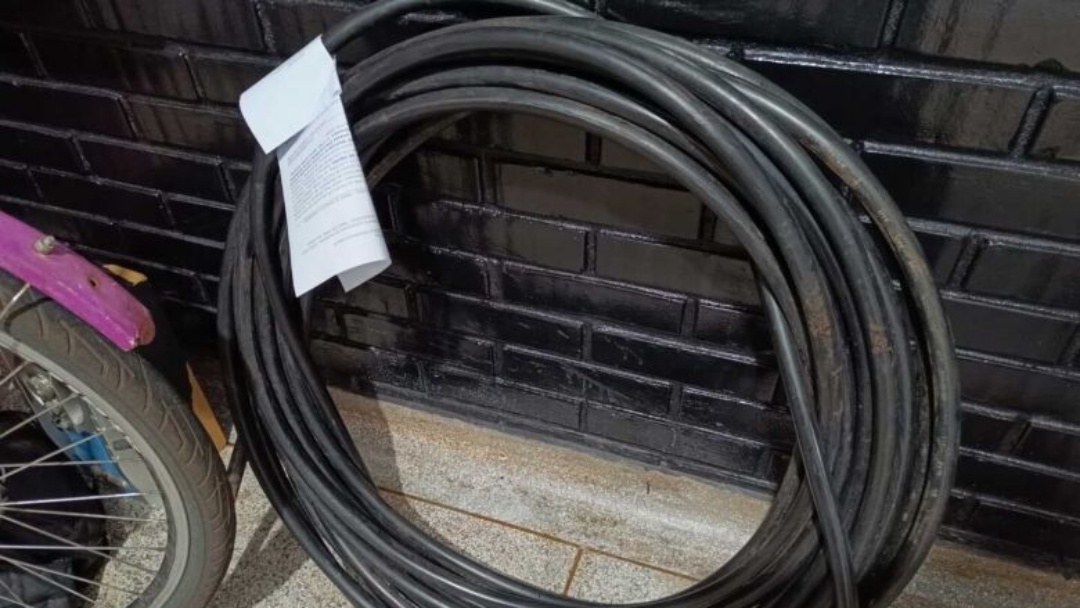 Homem &eacute; detido por furto de cabos el&eacute;tricos em Dourados