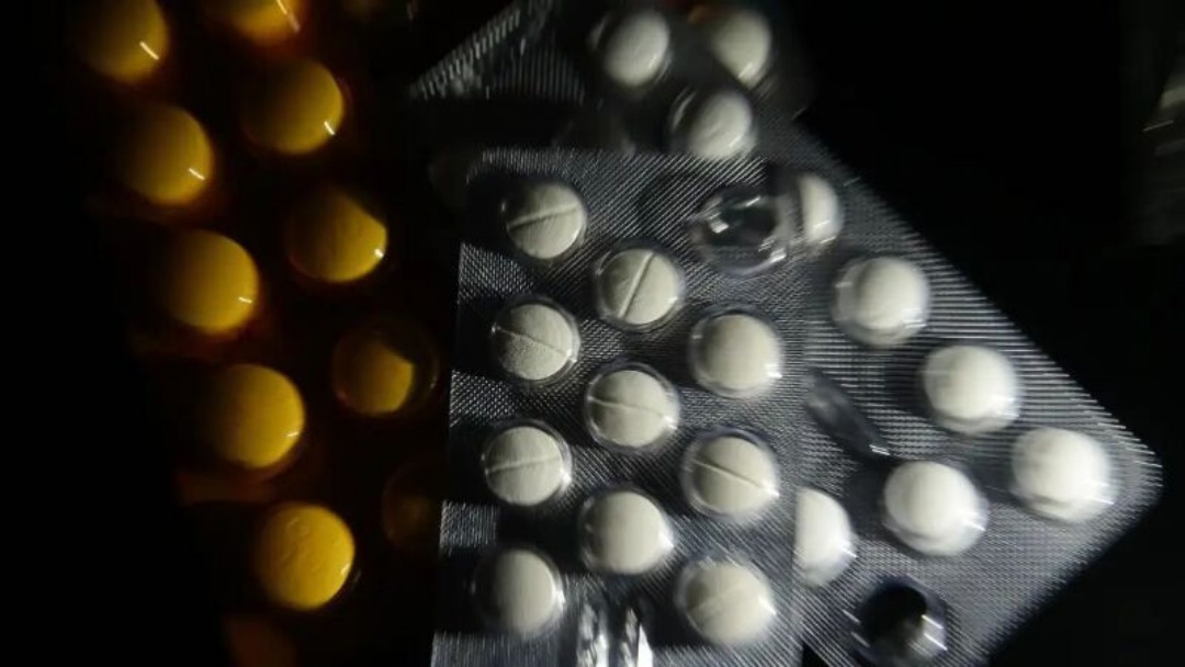 Farmácia é interditada e 500 remédios controlados são apreendidos