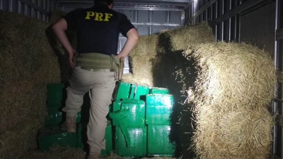 2,3 toneladas de maconha que seriam levadas a Campinas s&atilde;o apreendidas em carga de feno