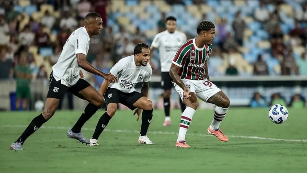 Erro de arbitragem define vit&oacute;ria do Fluminense sobre o Cear&aacute; no Maracan&atilde;